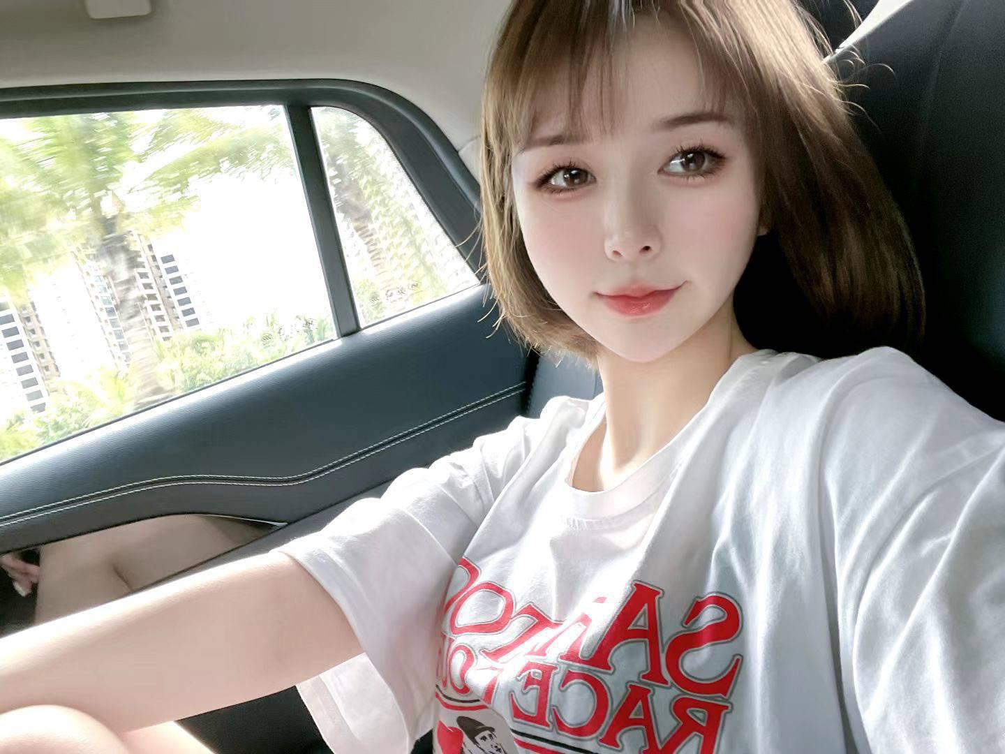 年轻嫩妹兼职，粉b粉奶，身材好